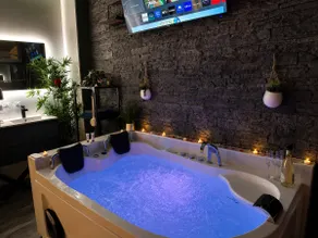 La Suite for couples, air-conditioned, Jacuzzi, Perpi, parking - Image 5