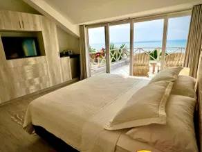 Exclusive Beach House in Cabo Merlin - Image 4