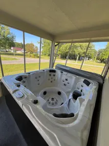 Lake view cottage w hot tub & AC - Image 2