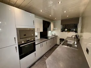 2 Bedroom Apartment - Sleeps 4, Free Parking, Wifi - Image 3