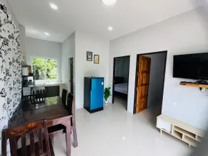 391/2, 2 bedroom house, 15 minutes walk to the beach - Image 2