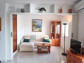 Apartamento vacacional con terraza, jardín y piscina | Vistas al jardín - Image 2