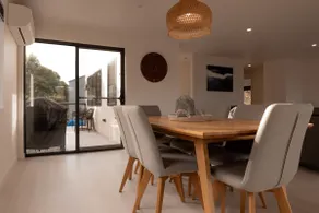House Peron - Bayside Luxury - Image 3
