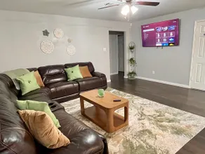 5 bedrooms , 2 kings & Media room - Image 3