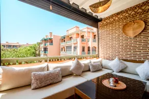 Luxury apartment with pool - Image 5