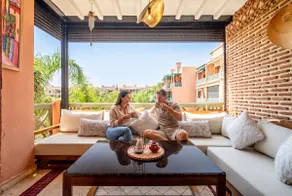 Luxury apartment with pool - Image 2