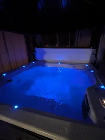 Big Red! HOT TUB, 4 BED - Castle view - Image 3