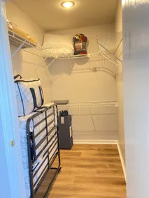 Upside Inn - Image 5