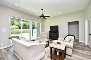 Downtown Tomball-Built in 2025, King Bed, Sleeps 6 - Image 5