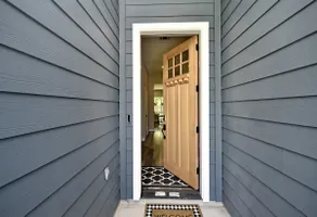 Downtown Tomball-Built in 2025, King Bed, Sleeps 6 - Image 2