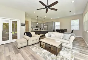 Downtown Tomball-Built in 2025, King Bed, Sleeps 6 - Image 4