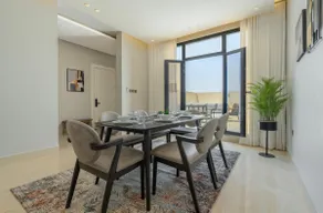 Spacious 3-bedroom penthouse | next to the Exhibition and Convention Center - Image 3