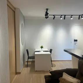 Building with 24-hour front desk and full leisure facilities - Image 4