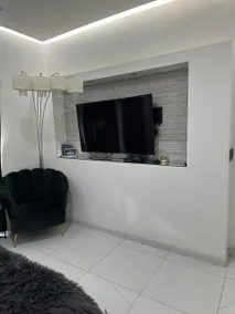 The airport house - Image 4
