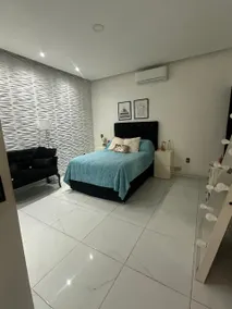 The airport house - Image 5