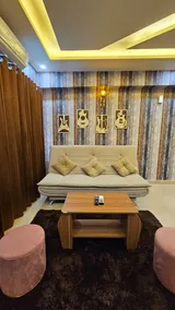 Luxurious Stay in Lucknow / 55inch TV / Retreat 2 - Image 4