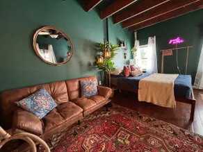 Elegant Green Studio In The Heart of Old Town - Image 2