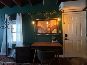 Elegant Green Studio In The Heart of Old Town - Image 4