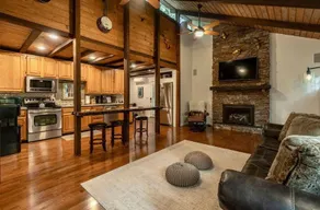 The Toasty S'more | Private Cabin | Lake | Hot Tub - Image 2
