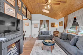 Lake Access Cozy-Cottage | Hot-Tub_Kayaks_Fire-Pit - Image 3