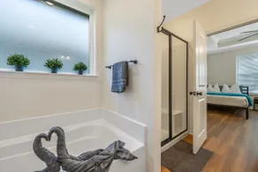 Royal Court Retreat | Spacious Modern Stay - Image 3