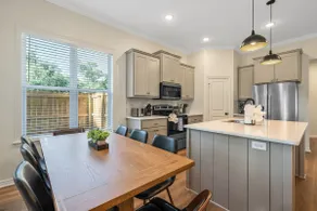 Royal Court Retreat | Spacious Modern Stay - Image 2