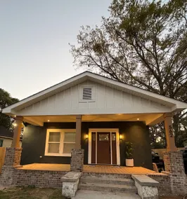 The Whiskey Peach | 2BD Speakeasy Retreat - Image 2