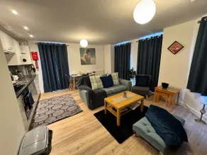 2 have fun in Huntingdon entire flat - Image 2