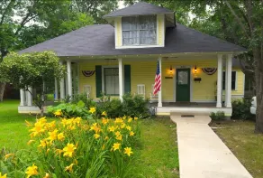 Brooks House Suites - Image 2