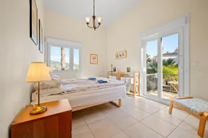 Exklusive Traumvilla mit Panorama-Meerblick und Pool in unmittelbarer Meernähe - Image 4
