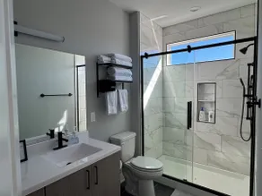 Clean Quiet Luxury near LU and Downtown. - Image 4