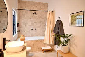 Spacious Renovated Apartment in the Historic Center - Image 3