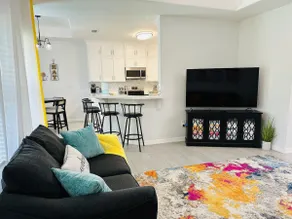 Quiet Cozy Spacious Stay w Private Pool - Image 4
