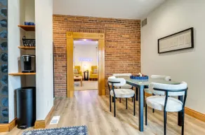 THE BEST Downtown Spot! Free parking,Pet friendly. - Image 3