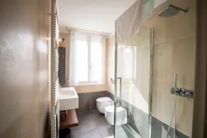 [2 Bedrooms 2 Bathrooms] • Parking • Hospital 350 m - Image 5