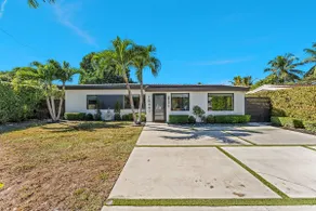 Azure Costal Home in North Miami Beach - Image 3