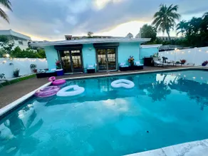 *Speacials*On Ocean Blvd. Heated pool. 100”TV. - Image 3