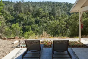 Cozy Canyon Creekside Haven near Yosemite - Image 4