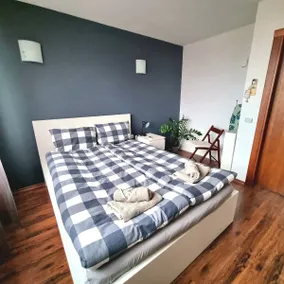 Cozy attic with city view - Image 4