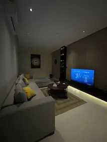 Room and hall with separate entrance - Image 2