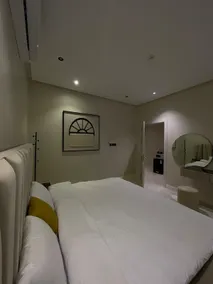 Room and hall with separate entrance - Image 3