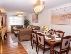 Hazel's Condo-Luxury 3 Bedroom - Image 5