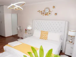 Hazel's Condo-Luxury 3 Bedroom - Image 3