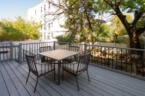 Spacious Brooklyn Room with Garden Terrace - Image 3