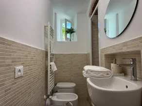 Room in the city center near Station for 5 Terre - Image 3