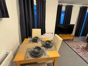 4 Town centre, Free off road parking, entire flat - Image 4