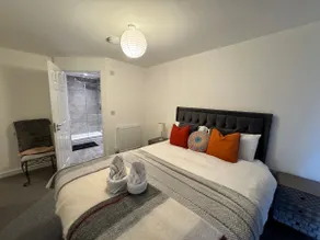 4 Town centre, Free off road parking, entire flat - Image 3