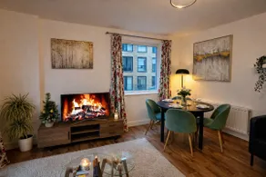 Grapevine Apartment & balcony & TrainStation - Image 4