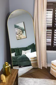 Luxury Central Flat: Gated + Reserved Parking - Image 2