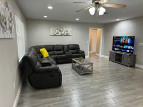 4 Bedrm Central Home w/Gameroom - Image 4